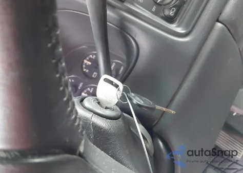 2002 Chevrolet Silverado 1500 Ls z USA, uszkodzony, nr VIN 2GCEC19V321339912